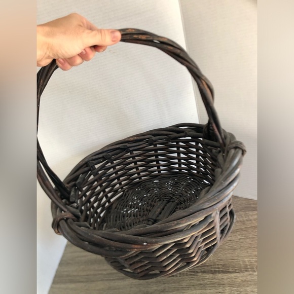 Large Brown Wicker Basket - Picture 3 of 12